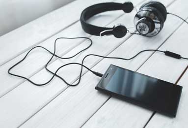 意甲媒体透露：米兰正在与亨克俱乐部谈判，阿莱格里十分欣赏亨克尼日利亚前锋阿罗科达雷