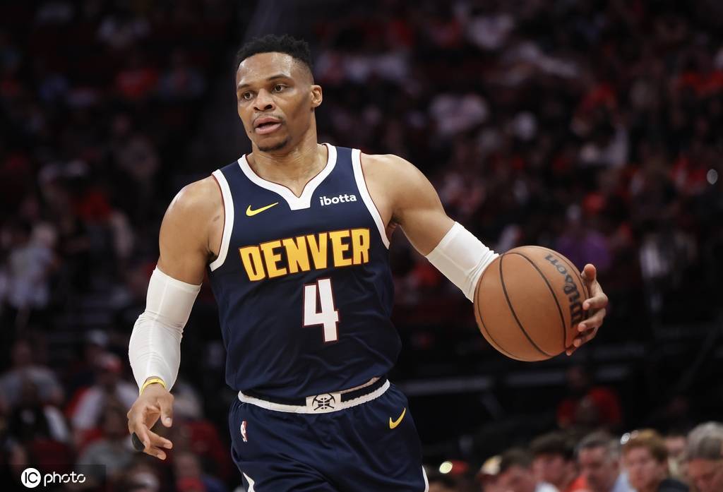 除非国王送走一名后卫 否则他们将不会签下威少